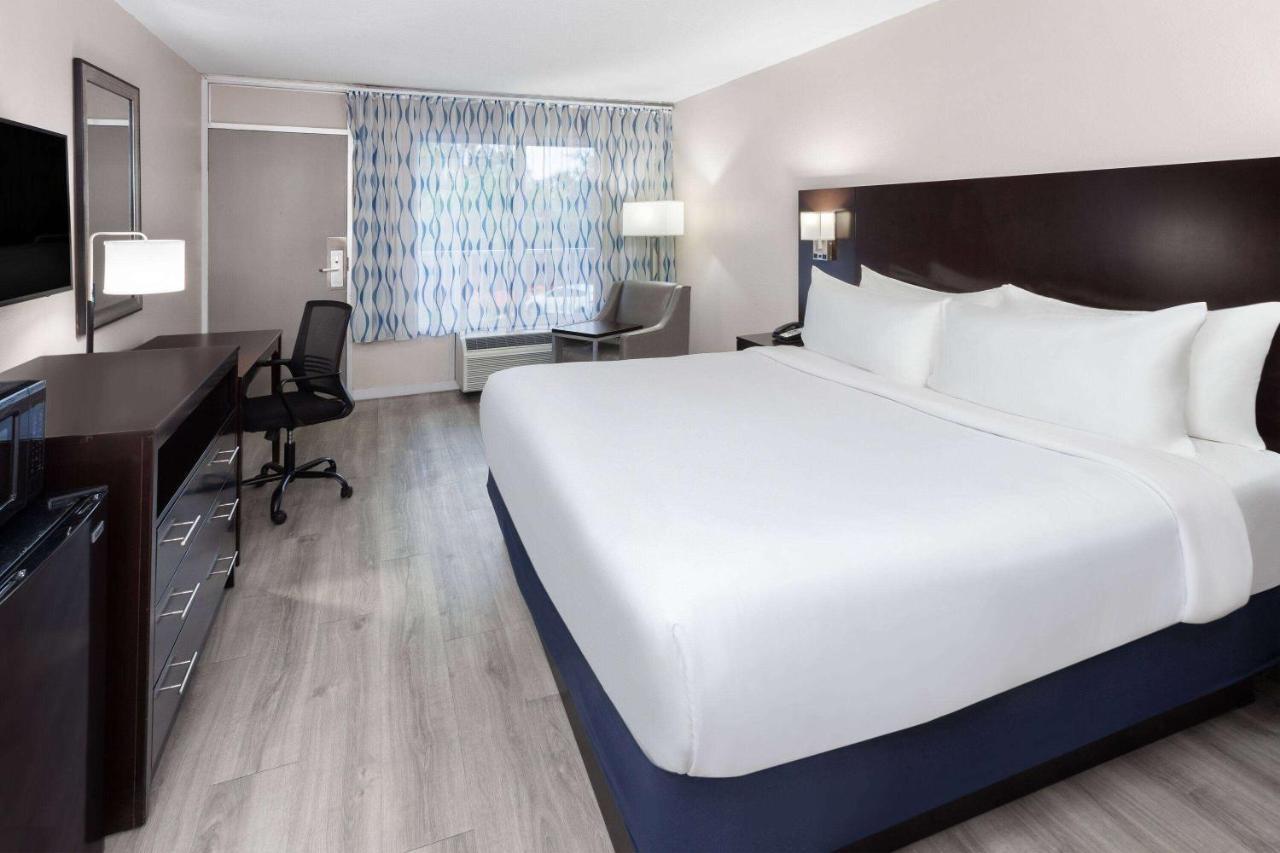 Days Inn By Wyndham Melbourne Eksteriør bilde